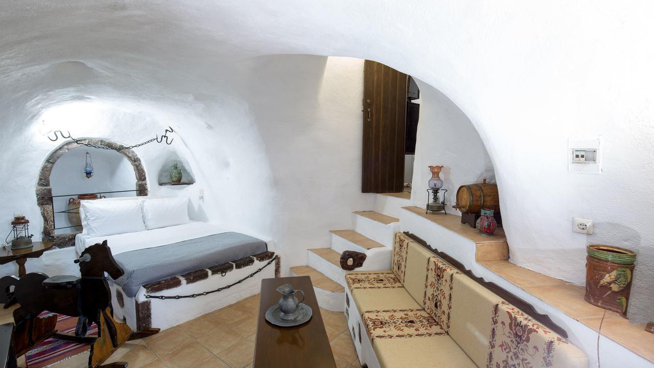 Mylopetres Traditional Houses Finikia Οία Εξωτερικό φωτογραφία